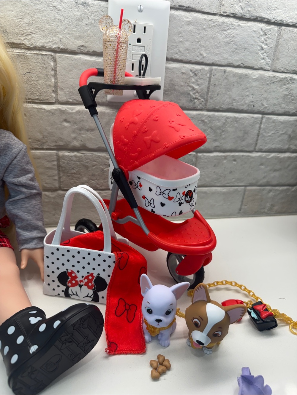 Disney ILY 18 inch Doll Bundle - Picture 3 of 9